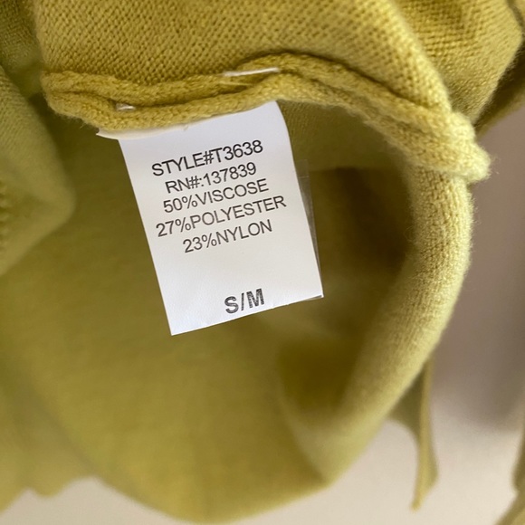 Dreamers Green Sweater - Picture 2 of 5